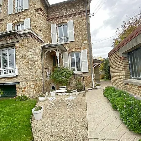 Les De Louis Bed & Breakfast Le Chesnay (Yvelines)